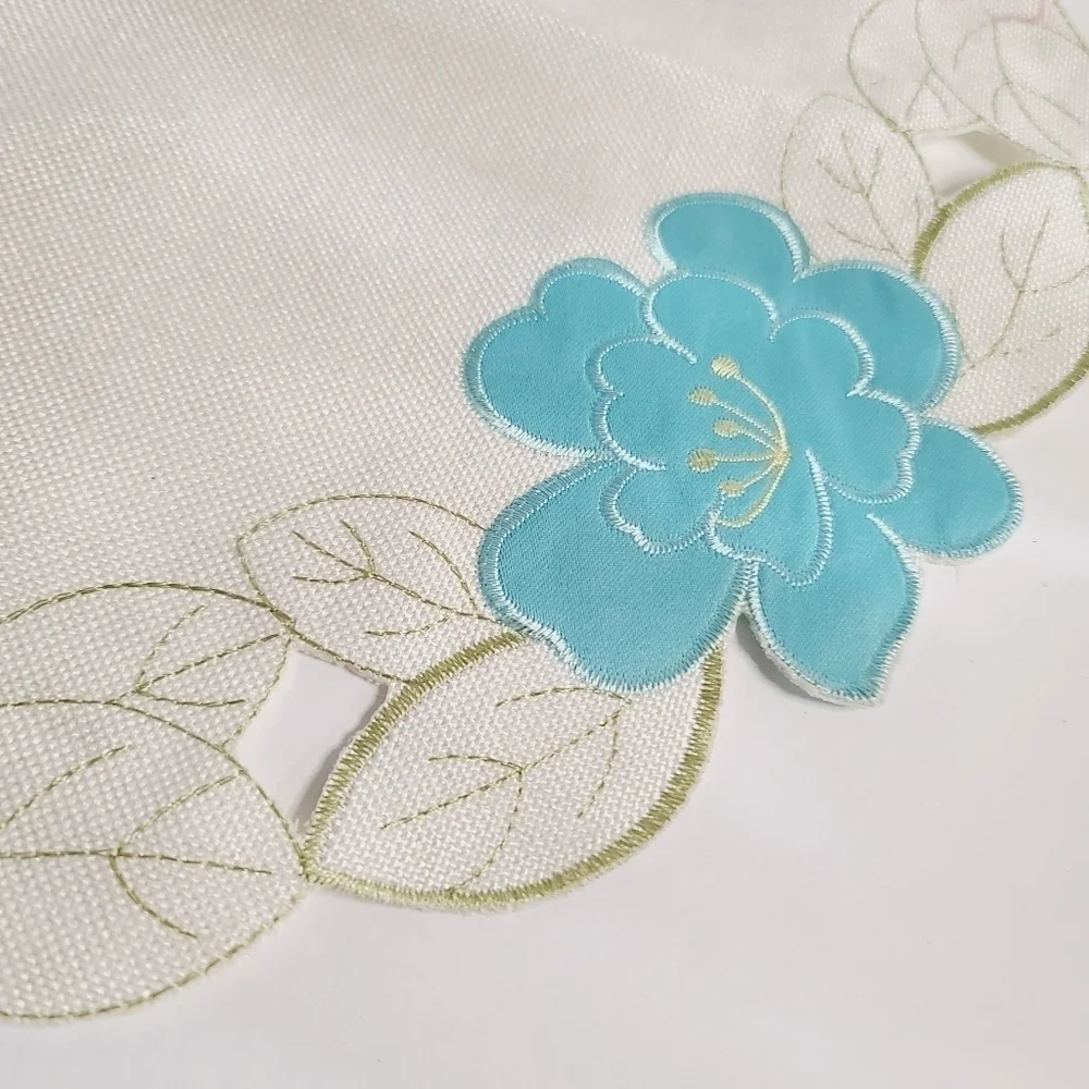 Vintage Grannycore Pastel Floral Embroidery Applique Placemat